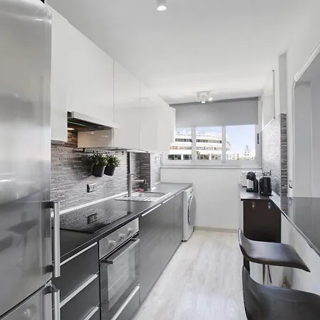 Close To Beach Apartment *