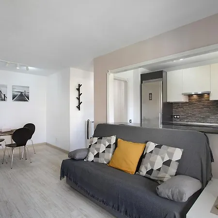Close To Beach Apartment *